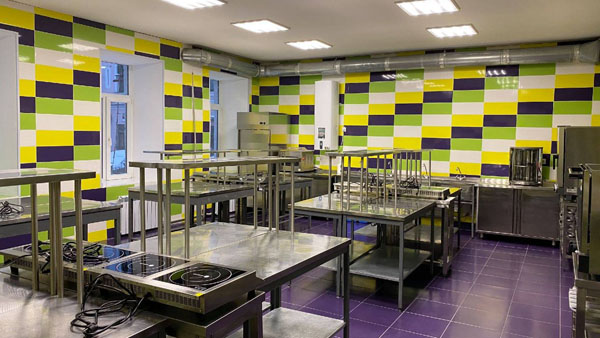Смаколики з 3D принтера: у Київському училищі модернізували навчальний центр для кухарів та кондитерів