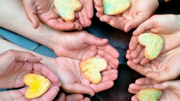 Ми продовжуємо виконувати свою роботу – випікати смаколики.