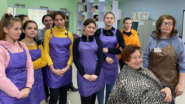 Майстром виробничого навчання Іриною Поліщук проведено урок в/н з професії «Перукар (перукар-модельєр)»