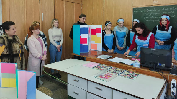 Урок виробничого навчання на тему: «Вправи по виконанню з'єднувальних швів» провела майстер виробничого навчання Світлана Дубровська