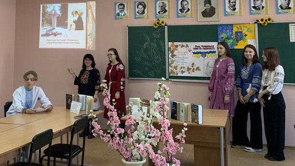 Проведені змістовні цікаві заходи викладачами української мови Вікторією Нетребко та Наталією Ландар - година спілкування «Українська мова – наша душа