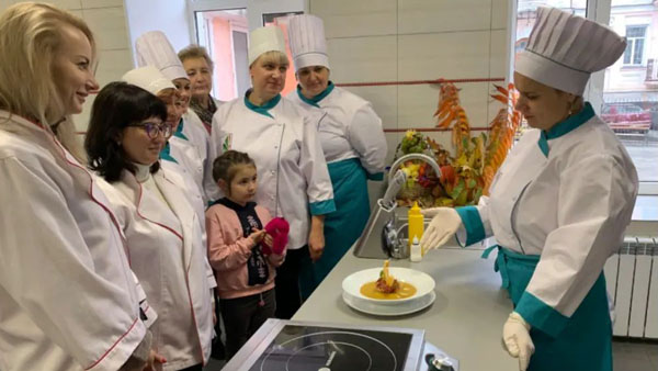 Розкриє секрети приготування крем-супу " Грибного" та крем-супу "Гарбузового" майстер в/н Наталія Мошинська