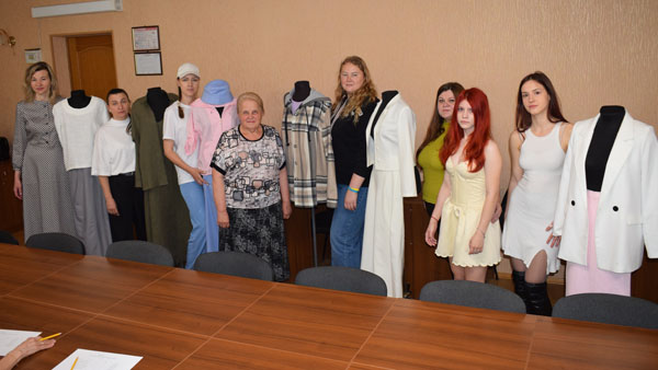 Здобувачі освіти протягом 4,5 місяців опанували професію «Закрійник» під керівництвом майстра виробничого навчання Тетяни Нікольнікової