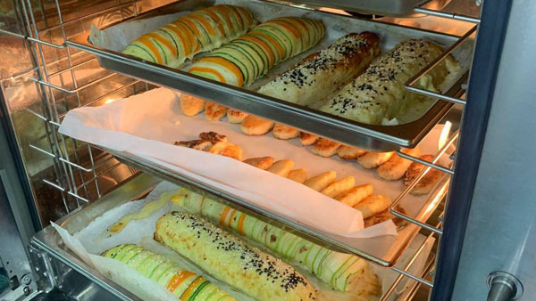 Перші кроки в професії: майбутні кухарі-кондитери КПКМТС опанували приготування рибних напівфабрикатів